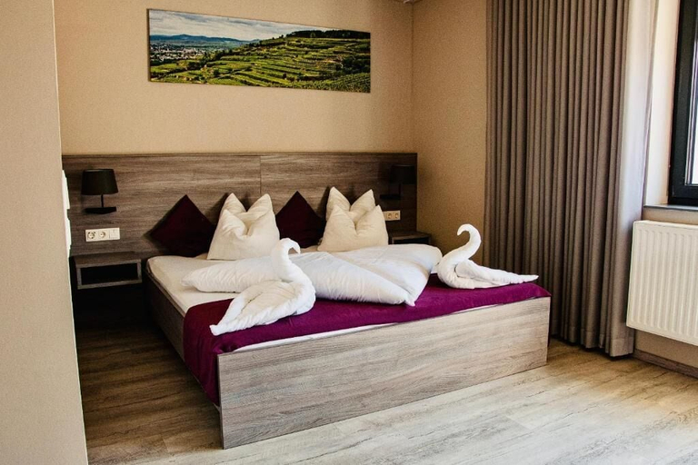 Room 4, Gasthaus Hotel Zur Schonenburg, Krems an der Donau Land