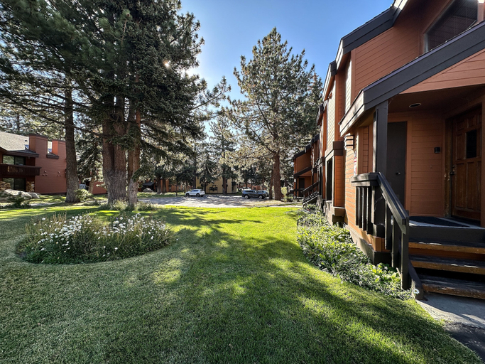 Exterior 5, Snowcreek I #47 4 Bedroom Condo, Mono