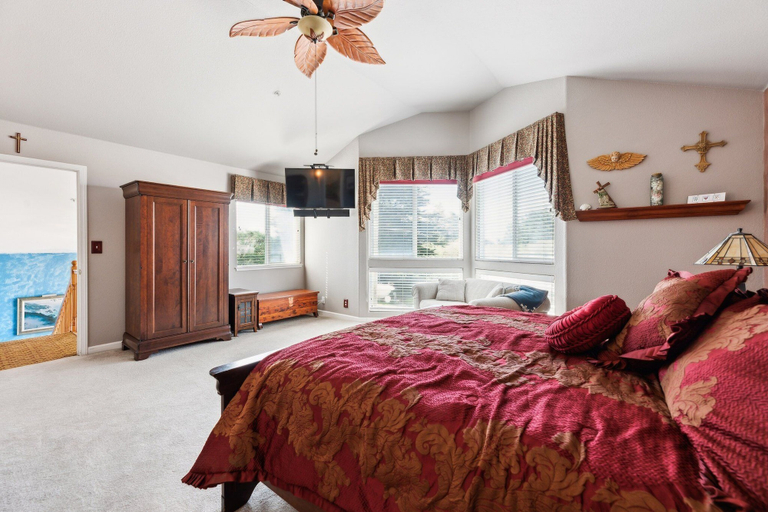 Room 4, Coastal Getaway 5 Bedroom Home, San Mateo