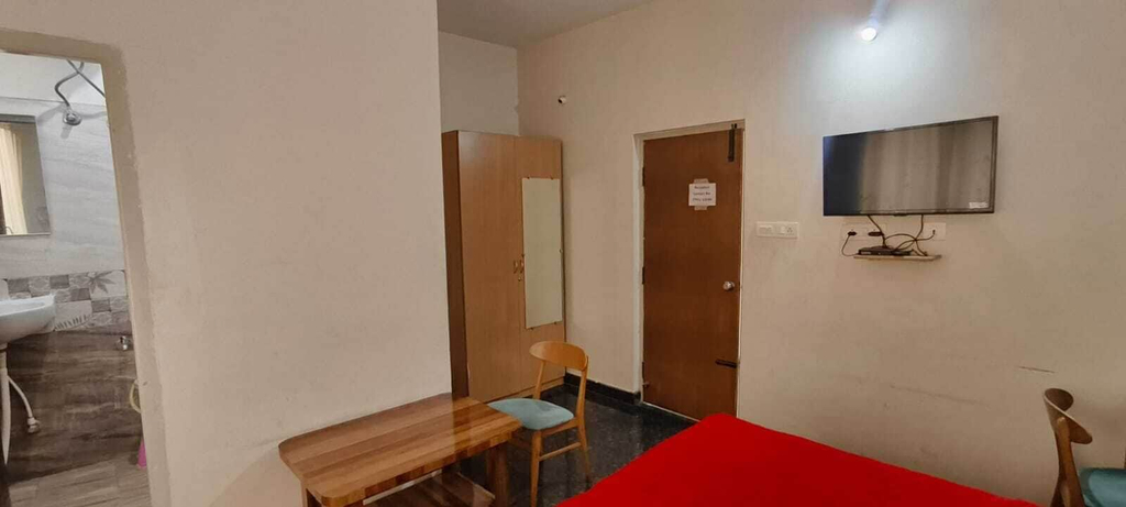 Room 4, Stayz Royale Mysuru - Near Mysuru Palace, Mysore