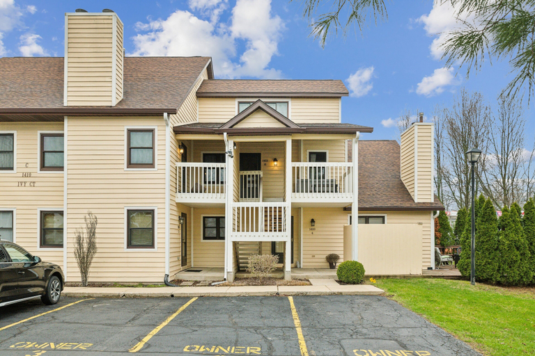 Exterior 3, Stylish Notre Dame Condo Sleeps 6 2 Bedroom Condo, Saint Joseph