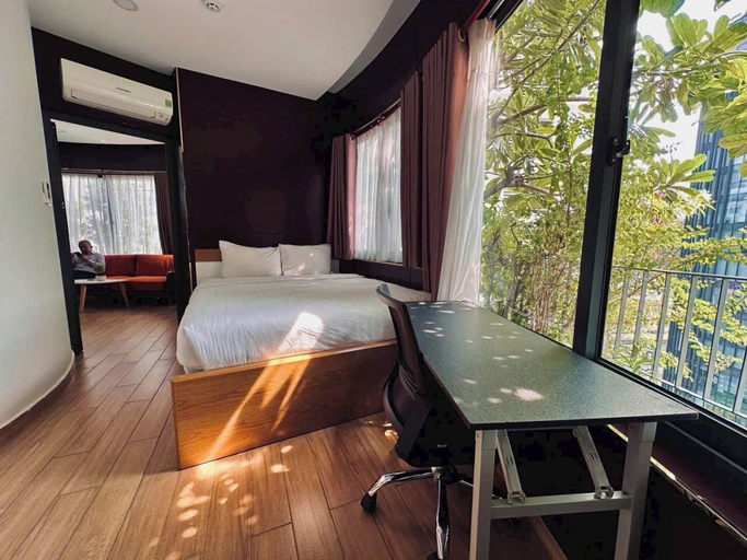 Room 4, Metropole Cityview Apartment, District 2