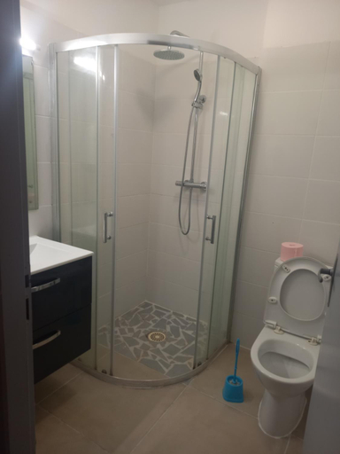 Bathroom 3, L'Auberge du Quercy Blanc, Tarn-et-Garonne