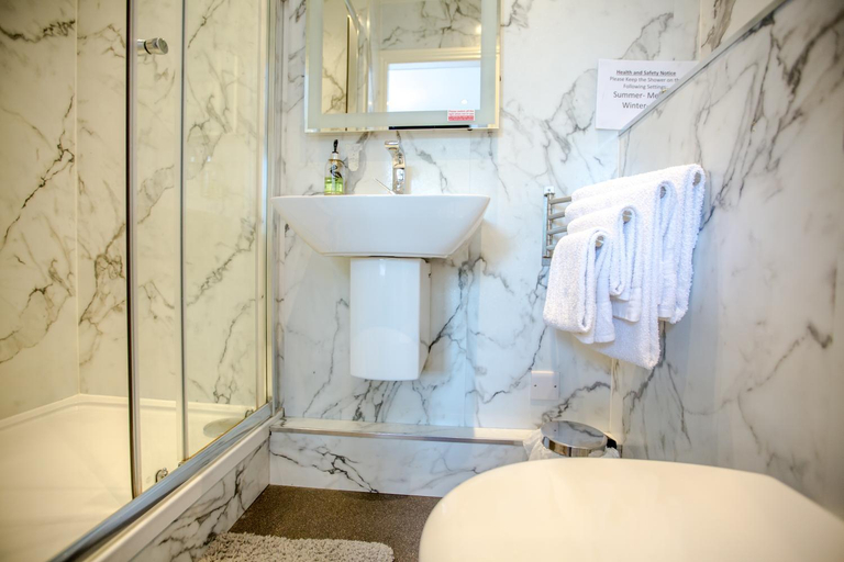 Bathroom 3, Ilkley Riverside Inn, Bradford