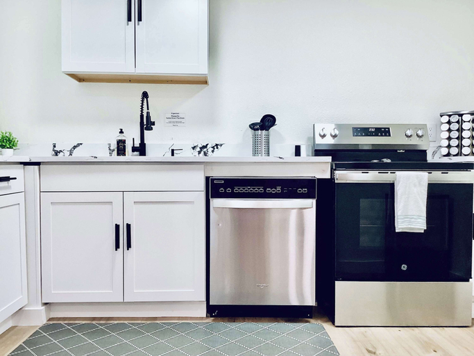 Private kitchen 4, Boardwalk Bungalow Combo Stay for 9, Galveston