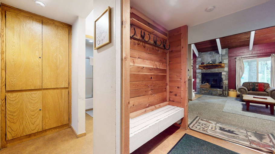 Interior 5, Horizons 4 120 Great Complex Amenities, On The Shuttle Route, Walk To Shops and Restaurants by RedAwning, Mono