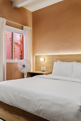 Room 4, Damián Carmona by Homirent, Querétaro