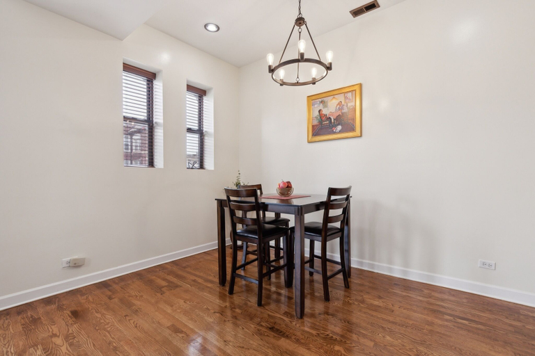 Dining 2, Spacious 4BR Condo Pool Table Near McCormick, Cook