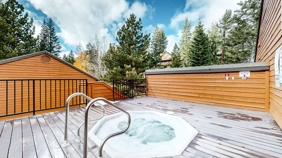 Outdoor spa tub, Helios North #5 2 Bedroom Condo by RedAwning, Mono