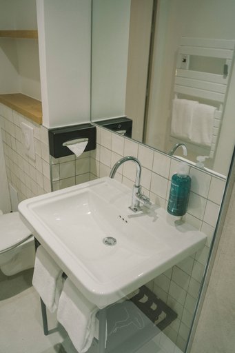 Bathroom 5, Hôtel Les Grands Voyageurs, Finistère