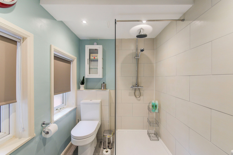 Bathroom, Snug 1 Bed Apartment, Edinburgh