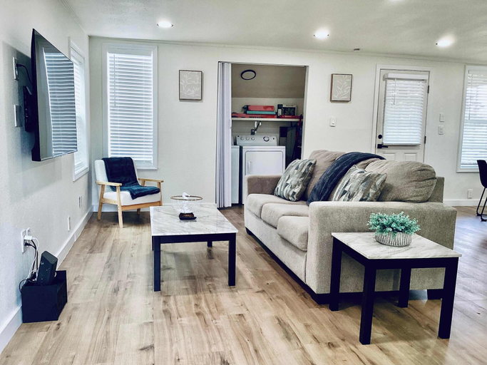 Living area 3, Boardwalk Bungalow 1 For 6, Galveston