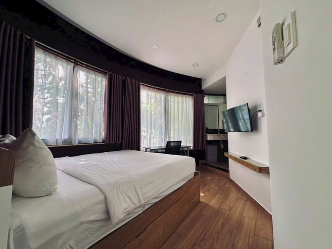 Room 2, Metropole Cityview Apartment, District 2