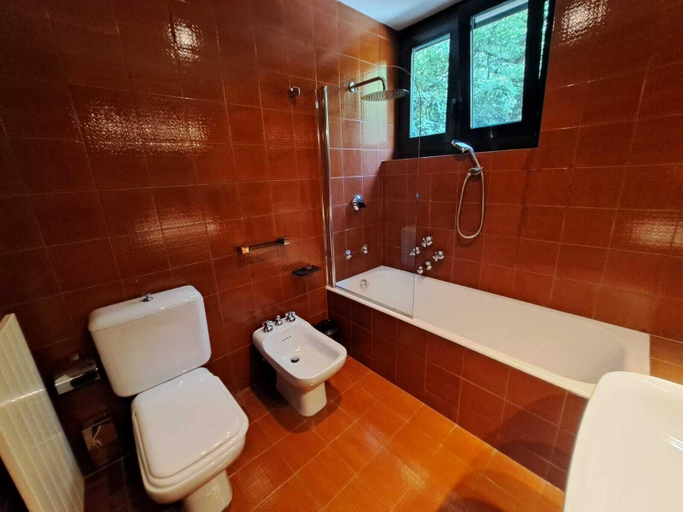 Bathroom 3, Lugano Apartments, Lugano
