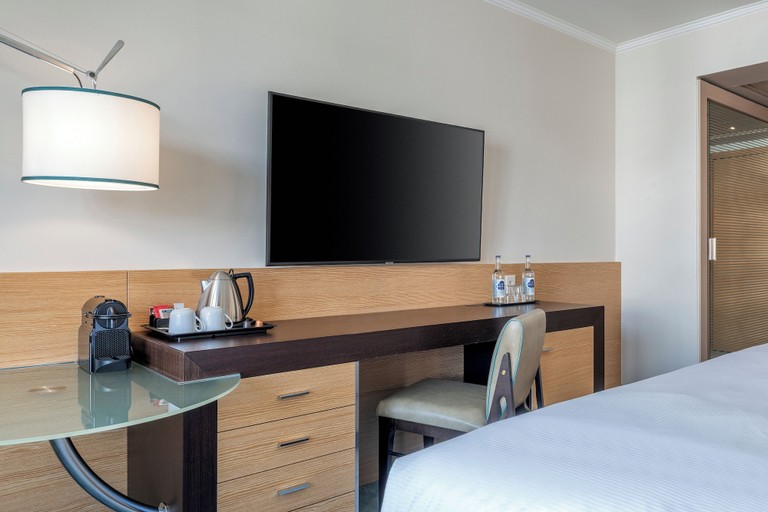 Bedroom 4, Hilton Geneva Hotel and Conference Centre, Genève
