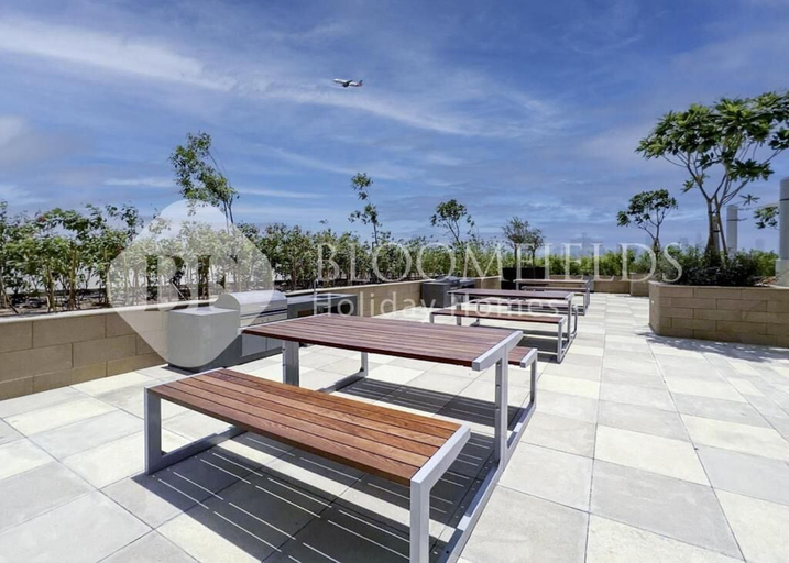 Outdoor dining, Bloomfields Cozy 1Br Azizi Fawad Jaddaf, Dubai