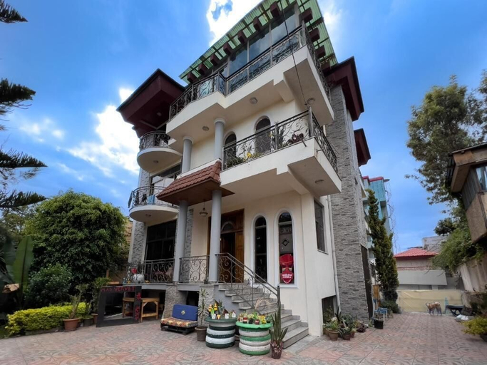 Exterior 4, Mad Vervet Hostel - Addis, Addis Abeba
