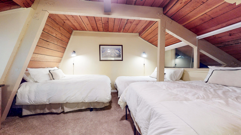 Room 3, Bigwood #30 2 Bedroom Condo, Mono