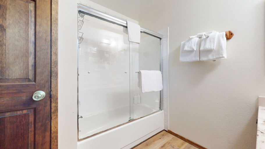 Bathroom 5, Snowflower 49 Spacious Corner Unit, Private Washer Dryer by RedAwning, Mono