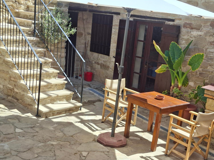 Others 5, Kleanthis House, Larnaca