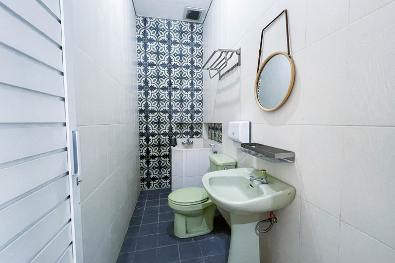 Bathroom, Alkid Homestay by WHouse, Yogyakarta