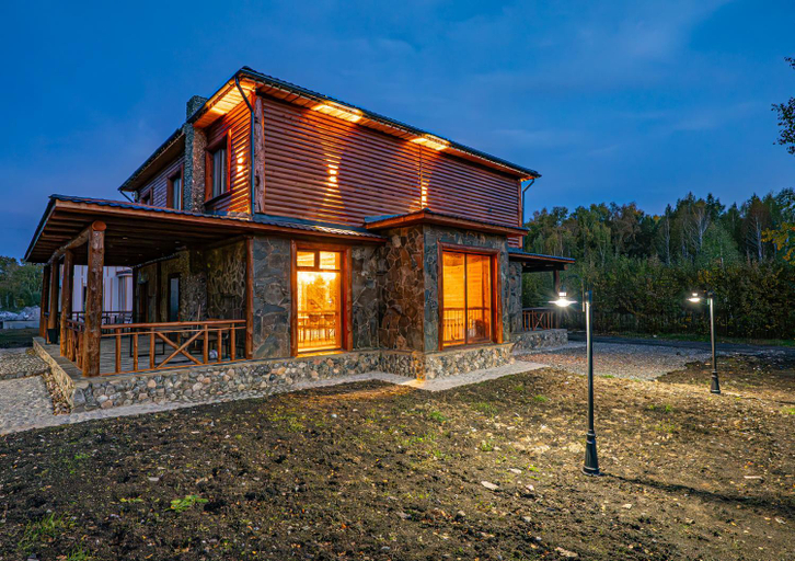 Exterior & Views