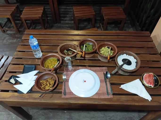 Food & Drinks 3, Canal Side Safari Resort, Embilipitiya