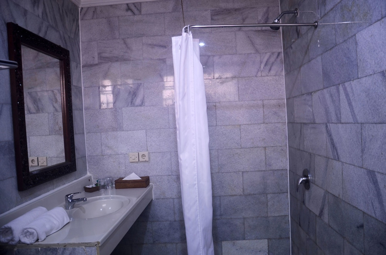 bathroom 7