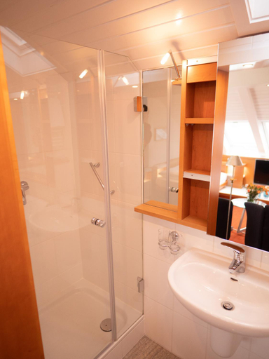Bathroom 5, Hanseat, Pinneberg