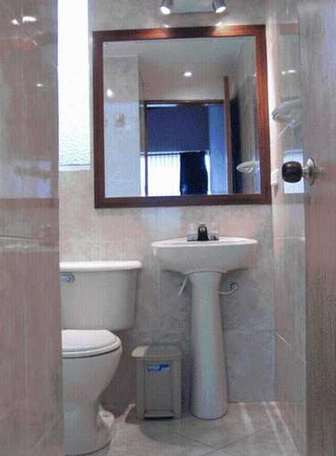 Bathroom 4, Hotel Casa Lozano - Embajada Americana, Santafé de Bogotá