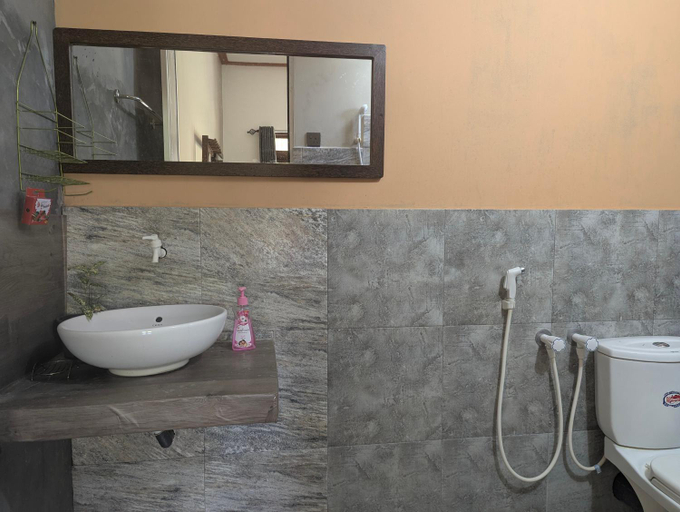 Bathroom, Aiden Homestay, Koralai Pattu (Valachchenai)