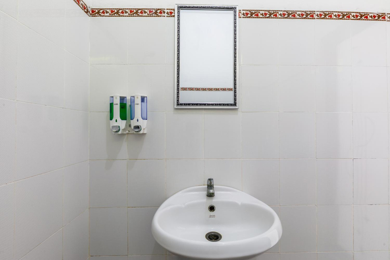 Bathroom 5, Nyuh Kadah Guest House, Klungkung