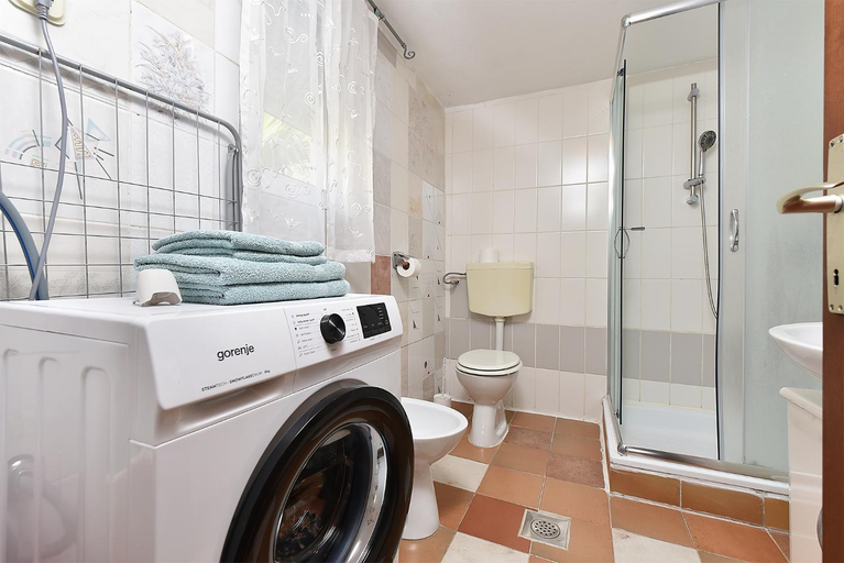 Bathroom 3, Apartment 1391, Medulin
