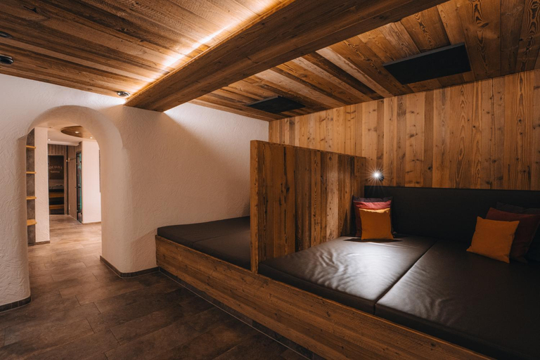 Bedroom 2, Hotel Edelweiss, Landeck