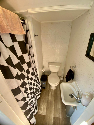 Bathroom 3, Patagon Backpackers, Coihaique