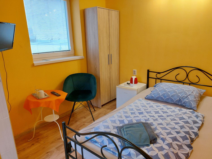 Bedroom 2, Hotel Jelen, Pezinok