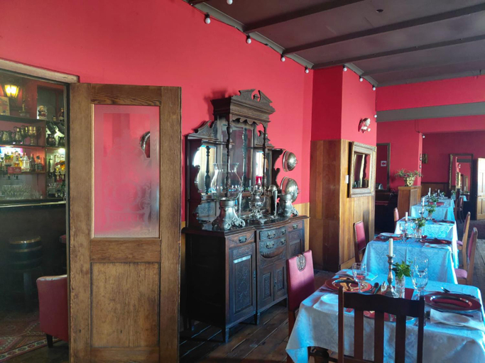 Food & Drinks 4, Die Tuishuise & Victoria Manor, Chris Hani