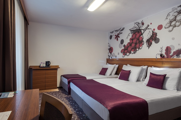 Others 3, Hotel Piramida, Maribor