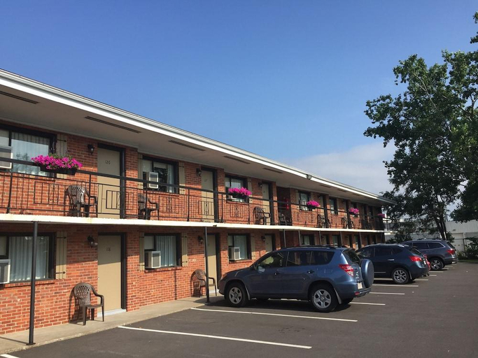 Others 3, Motel du Fleuve, Champlain