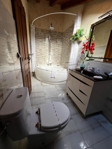 Bathroom 3, POSADA BERNABALES, Cantabria