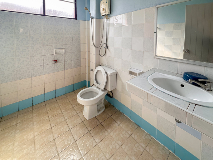 Bathroom 4, Chumphon Park Resort, Muang Chumphon