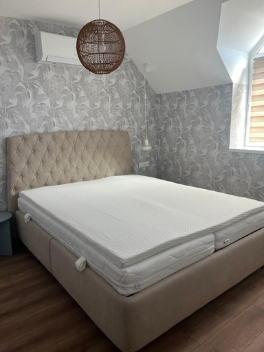 Bedroom, Central Panzio, Érd