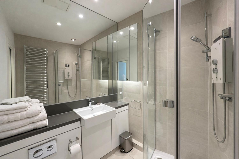 Bathroom 3, St Christopher's Place Serviced Apartments by Globe Apartments, London