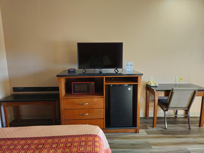 Bedroom 4, Budgetel Inn and Suites, Robertson