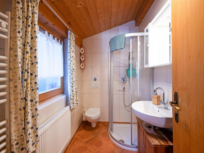 Bathroom, Chalet in Hochfugen near Ski Slopes, Schwaz