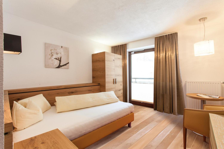 Bedroom 2, Glanz & Glory Hotel, Imst