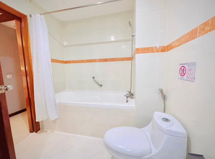 Bathroom 3, Midland Hotel, Phnom Penh