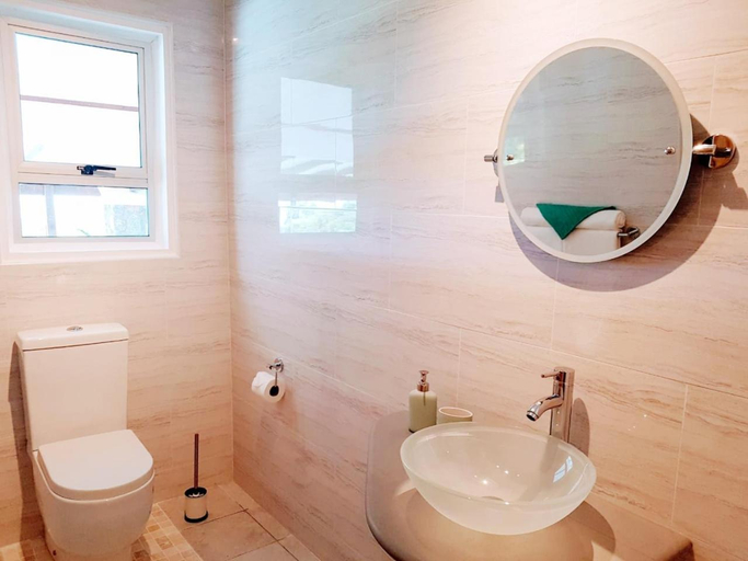 Bathroom 2, Rose Self Catering
