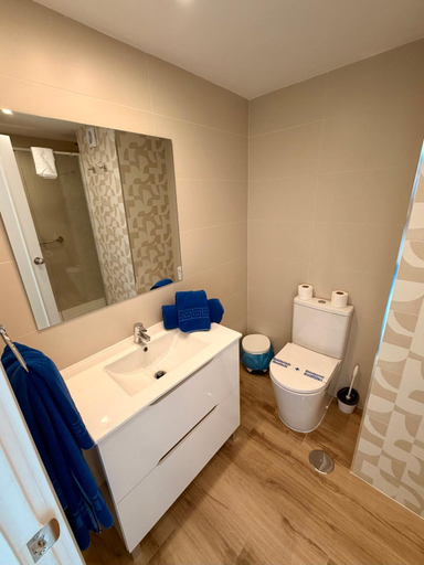 Bathroom 2, Kingfisher Apartments Benal Beach, Málaga