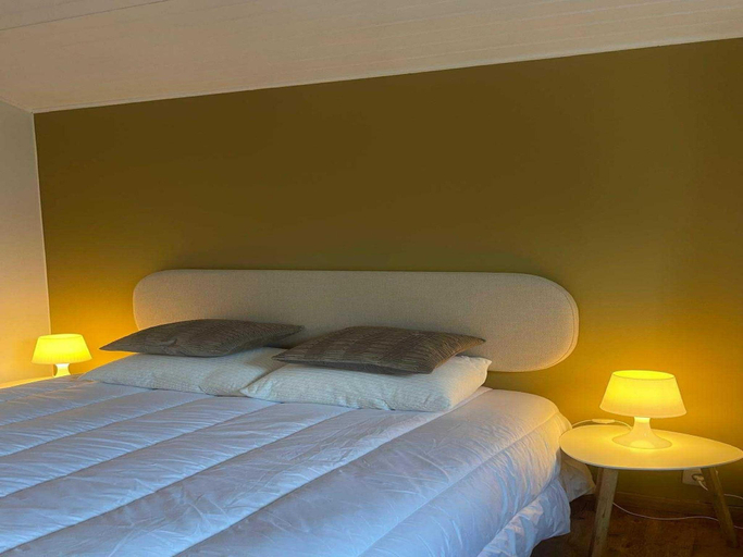 Bedroom 3, Sunny Cottage with Pool, Namur